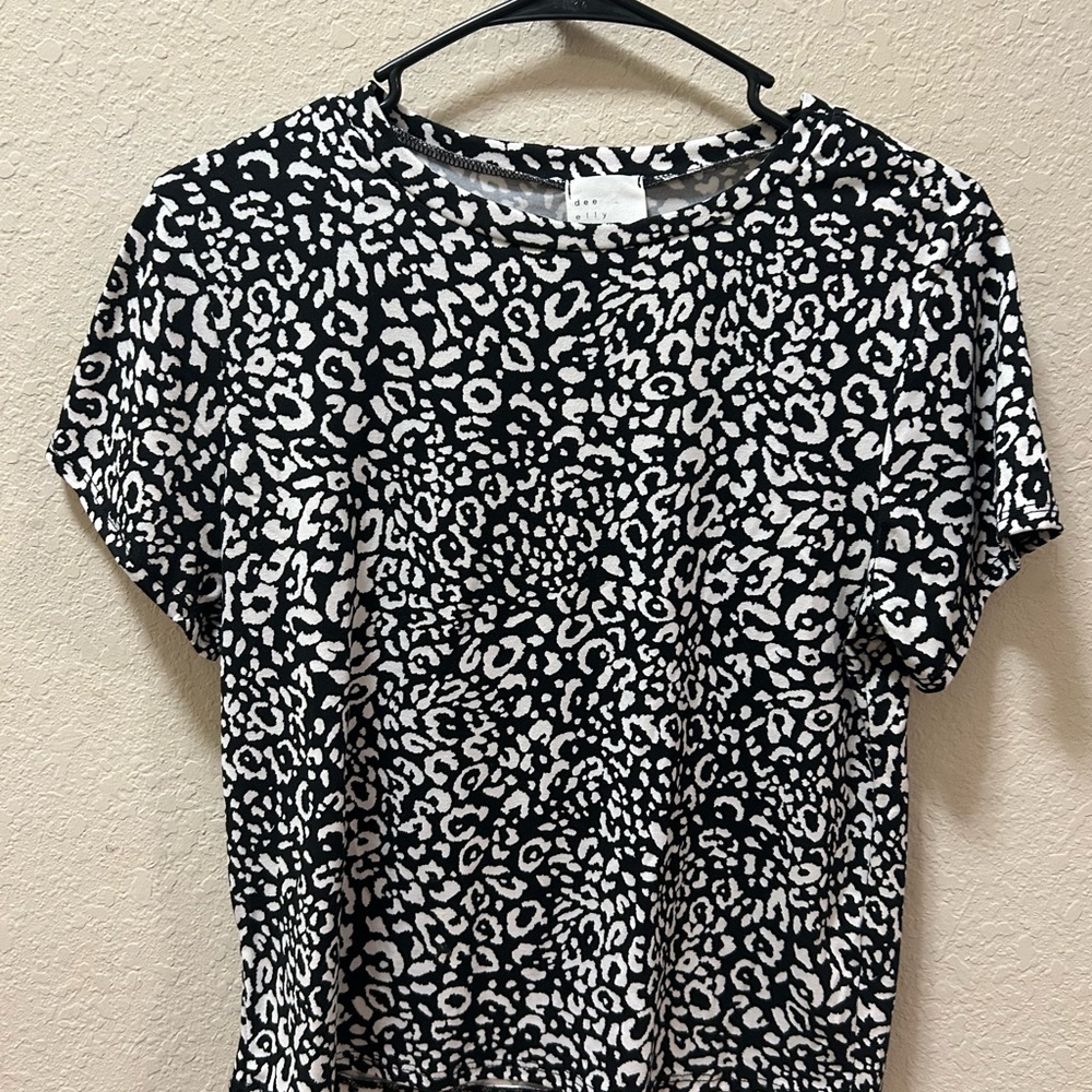Dee Elle Monochrome Animal Print Short Sleeve Top